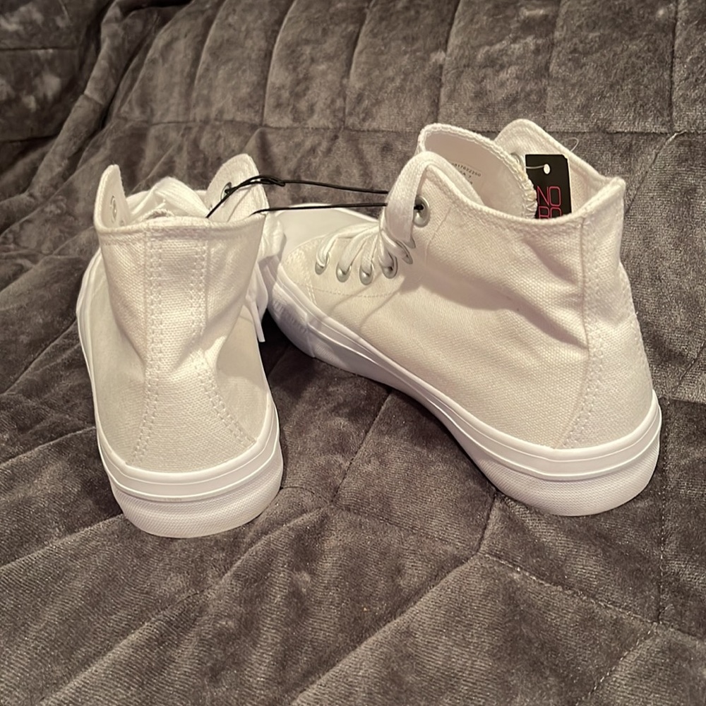 New white high top sneakers - Picture 2 of 4
